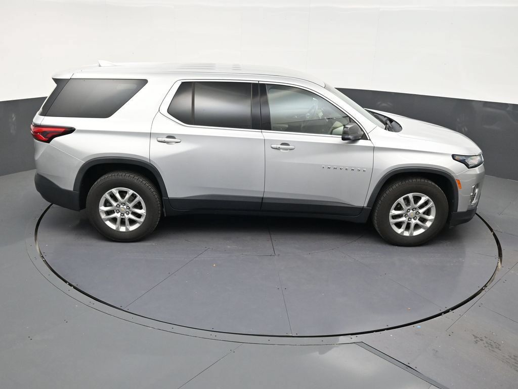 Used 2022 Chevrolet Traverse LS FWD image 16