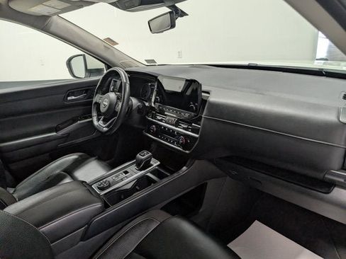Used 2023 Nissan Pathfinder SL AWD/4WD image 17