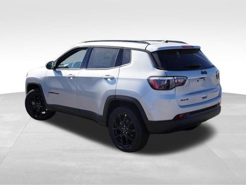 New 2025 Jeep Compass Latitude w/ Sun & Sound Group AWD/4WD image 5