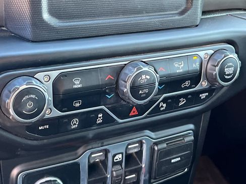 Used 2020 Jeep Wrangler Unlimited Sport image 21