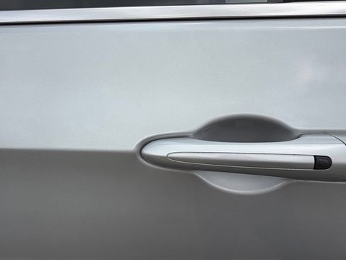 Used 2024 Chrysler Pacifica Limited FWD image 24
