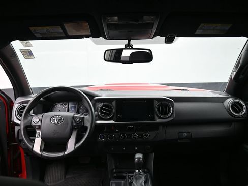 Certified 2017 Toyota Tacoma TRD Sport w/ Tow Package (A/T) image 25