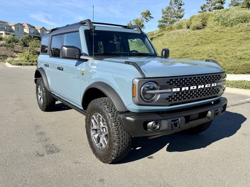 Used 2022 Ford Bronco Badlands image 9