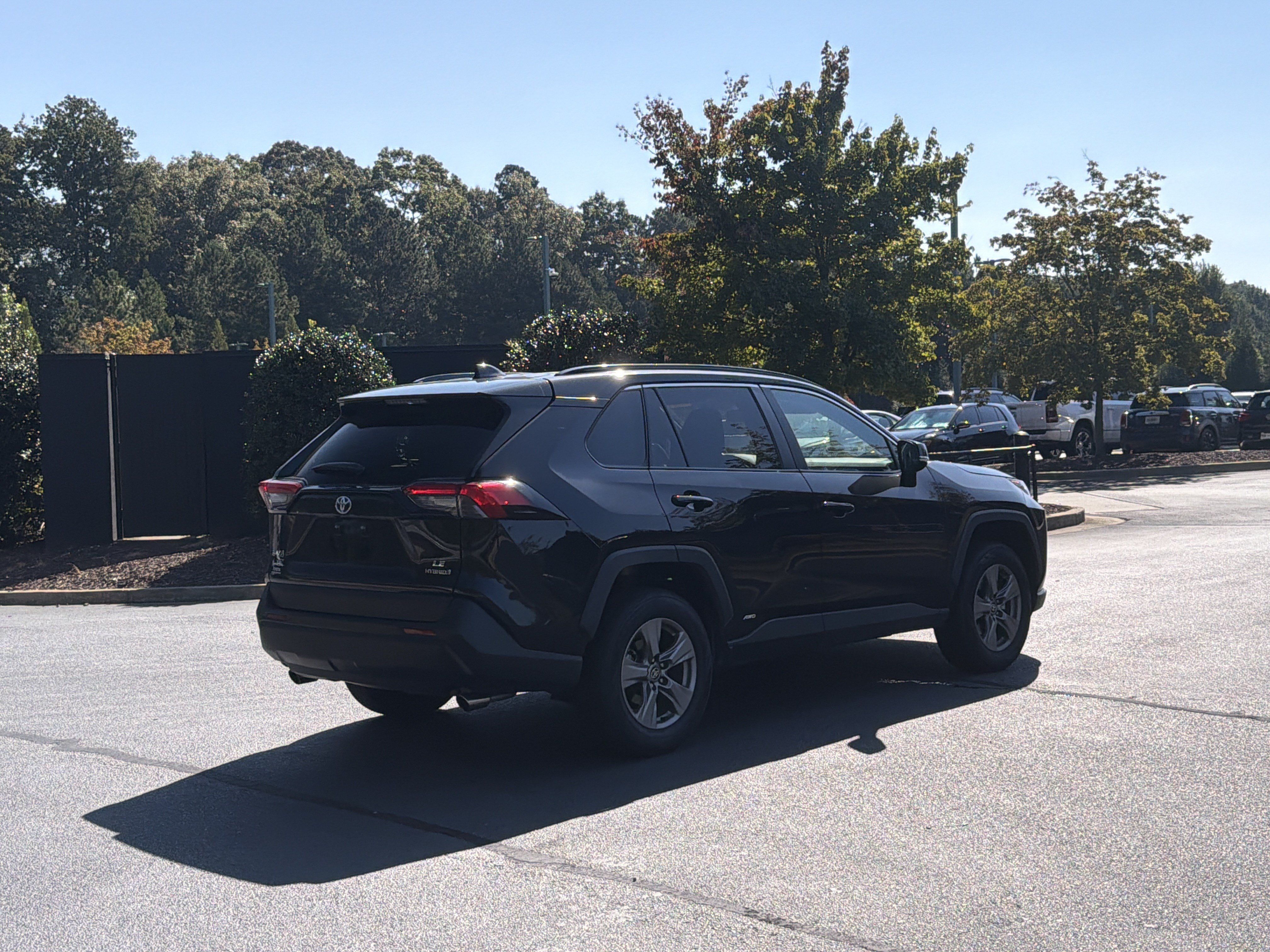 Used 2024 Toyota RAV4 LE AWD/4WD image 3