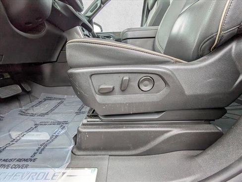 Used 2024 Chevrolet Suburban Premier image 18