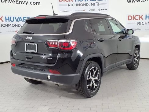 Used 2024 Jeep Compass Limited AWD/4WD image 4