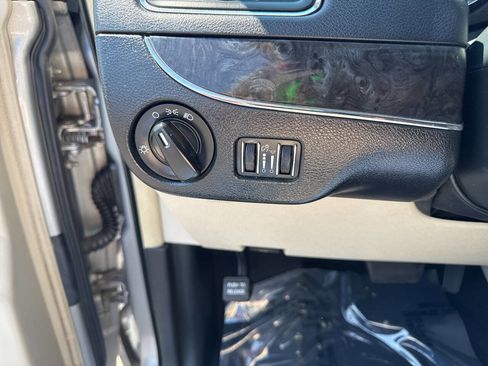 Used 2016 Chrysler Town & Country LX image 26