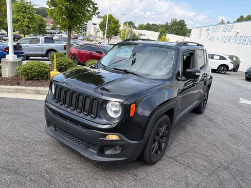 Used 2017 Jeep Renegade Altitude FWD image 3