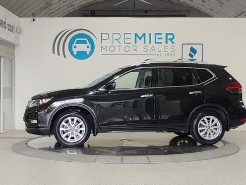 Used 2019 Nissan Rogue SV image 2