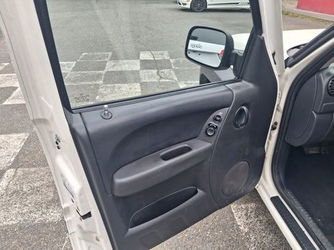 Used 2004 Jeep Liberty Sport w/ PWR Convenience Group AWD/4WD image 7