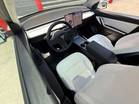 Used 2022 Tesla Model Y Performance AWD/4WD image 25
