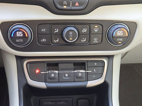 Used 2024 GMC Terrain Denali w/ Denali Premium Package image 22