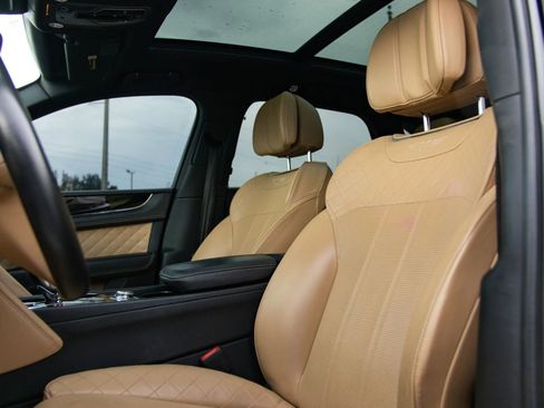 Used 2017 Bentley Bentayga AWD/4WD image 21