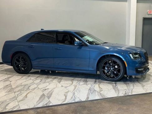 Used 2022 Chrysler 300 Touring L w/ Safetytec Plus Group image 5