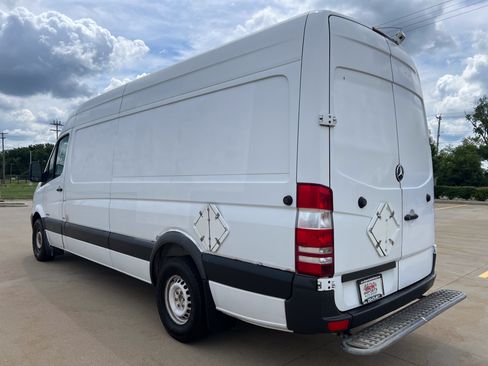 Used 2015 Mercedes-Benz Sprinter 2500 image 4