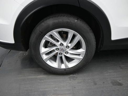 Used 2025 Buick Envista Preferred image 40