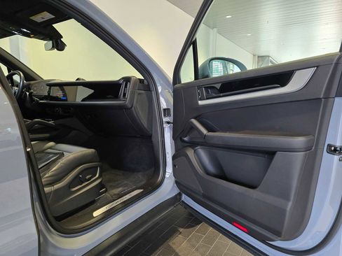 Used 2024 Porsche Cayenne S image 12