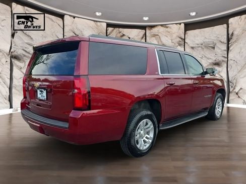 Used 2019 Chevrolet Suburban LT w/ Luxury Package AWD/4WD image 5