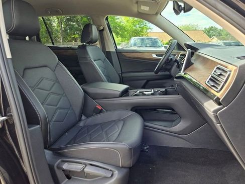 Used 2025 Volkswagen Atlas SE FWD image 29