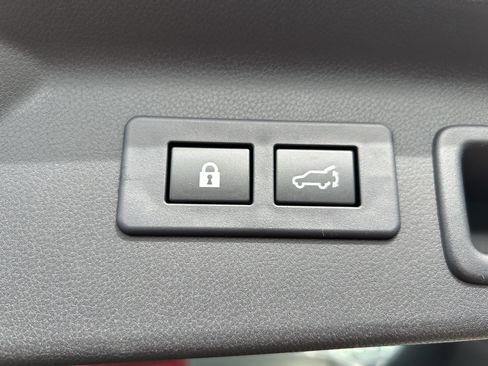 Used 2025 Subaru Forester Premium image 27