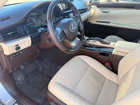 Used 2018 Lexus ES 350 w/ Navigation System Package image 10