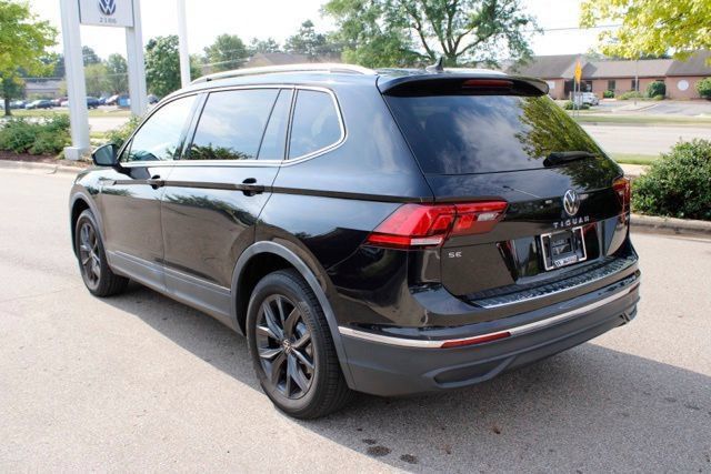 Used 2024 Volkswagen Tiguan SE w/ Panoramic Sunroof Package AWD/4WD image 7