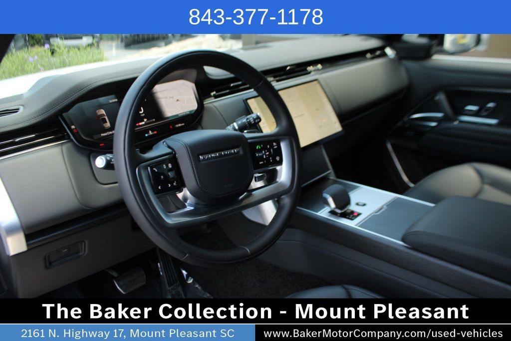 Used 2024 Land Rover Range Rover SE AWD/4WD image 3