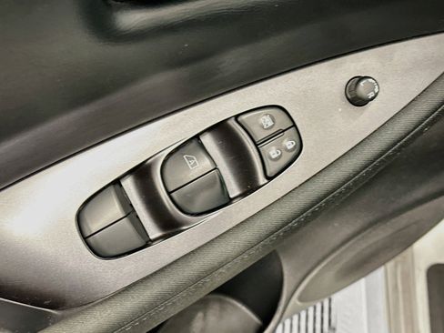 Used 2025 Nissan Leaf S FWD image 15