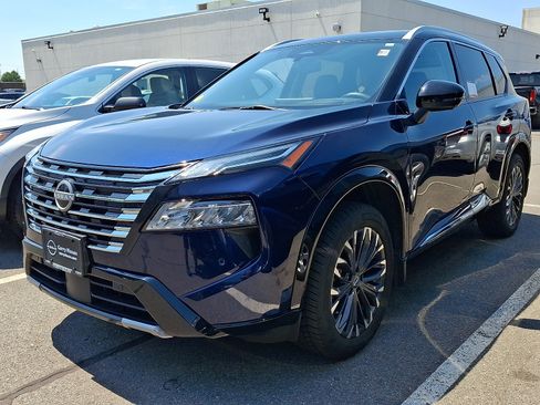 Used 2024 Nissan Rogue Platinum AWD/4WD image 2