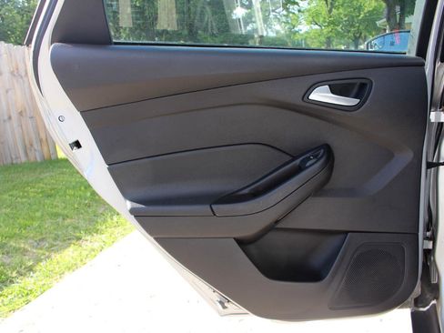 Used 2014 Ford Focus SE w/ SE Sport Package FWD image 27