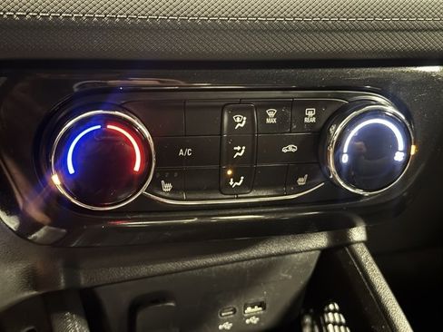 Used 2024 Chevrolet TrailBlazer LT w/ LT Cold Weather Package AWD/4WD image 25