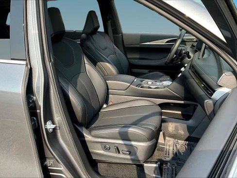 Certified 2026 INFINITI QX60 Luxe w/ Cargo Package AWD/4WD image 28