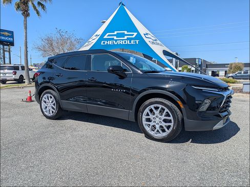 Certified 2024 Chevrolet Blazer LT w/ Convenience Package AWD/4WD image 31
