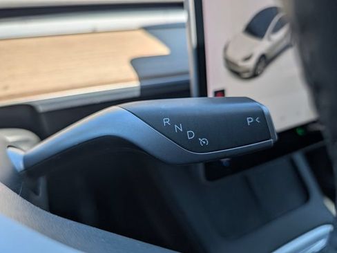 Used 2022 Tesla Model Y Long Range AWD/4WD image 23