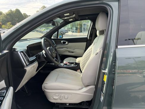Used 2025 Kia Sorento SX Prestige AWD/4WD image 9
