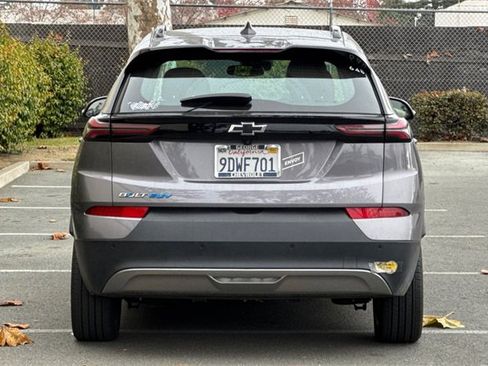 Used 2022 Chevrolet Bolt EUV LT w/ Convenience Package image 5