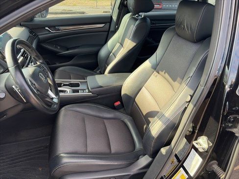 Used 2018 Honda Accord Sport image 14