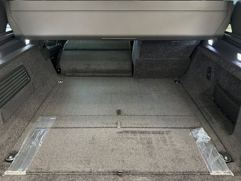 New 2026 Land Rover Range Rover SV image 29