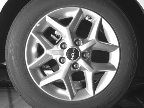 Used 2025 Kia Soul LX w/ LX Technology Package FWD image 15