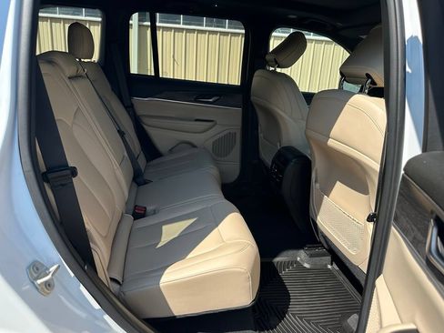 Used 2023 Jeep Grand Cherokee Limited AWD/4WD image 22