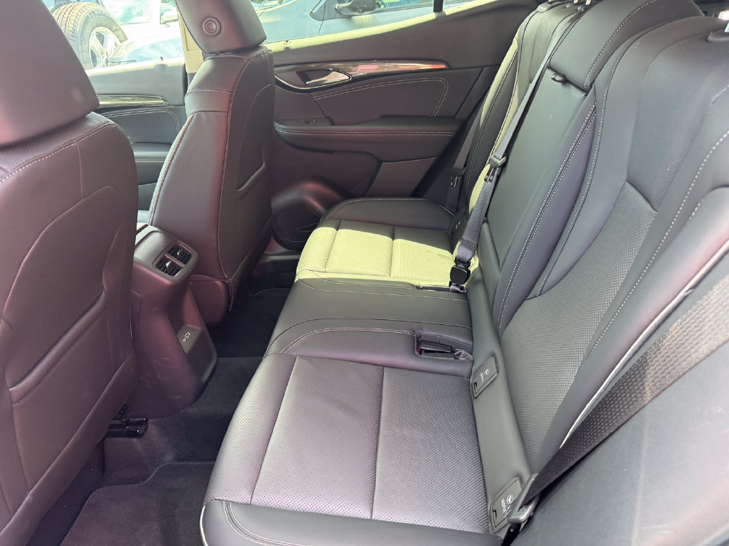Used 2023 Buick Envision Essence AWD/4WD image 33