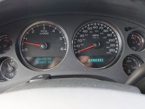 Used 2007 Chevrolet Suburban LT image 2