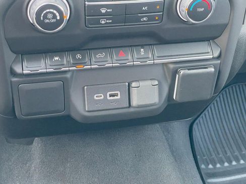 Used 2022 Chevrolet Silverado 1500 Custom image 39