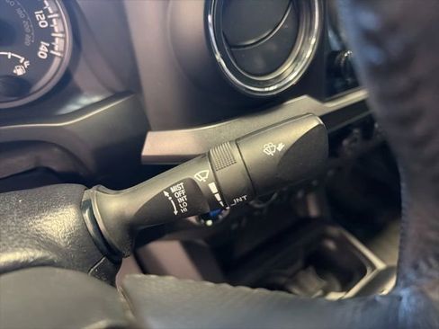 Used 2019 Toyota Tacoma TRD Sport w/ Technology Package AWD/4WD image 19