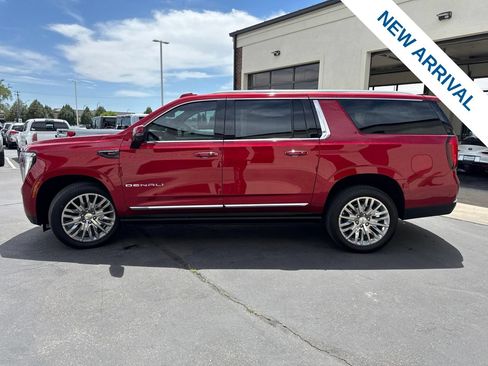 Used 2025 GMC Yukon XL Denali w/ Sun & Power Step Package AWD/4WD image 4