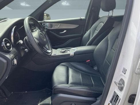 Used 2019 Mercedes-Benz GLC 300 4MATIC image 3