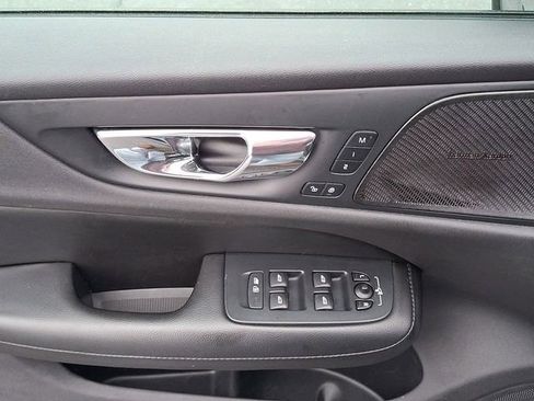 Used 2019 Volvo S60 T6 Momentum w/ Multimedia Package image 22