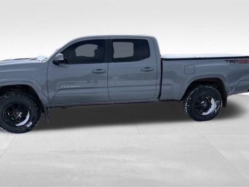 Used 2018 Toyota Tacoma TRD Sport image 8