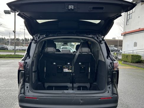 Certified 2024 Toyota Sienna LE image 26