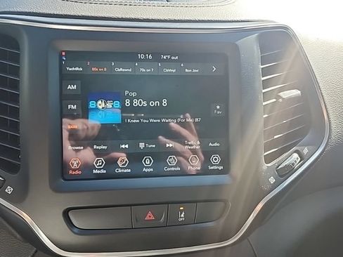 Used 2022 Jeep Cherokee Latitude w/ Sun & Sound Group AWD/4WD image 12
